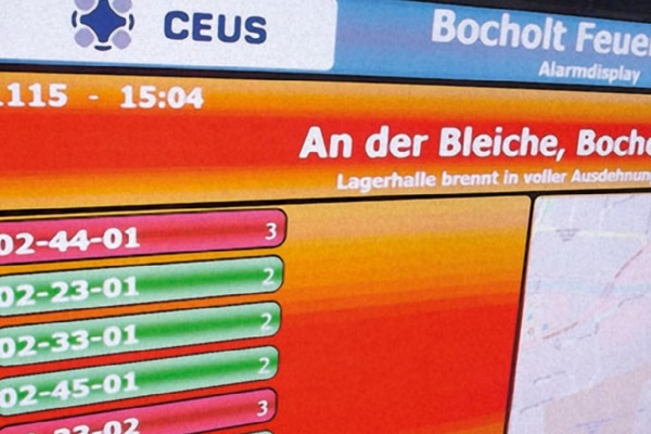 Monitor displaying the user interface of Alarm visualization and control center software for the Bocholt fire department